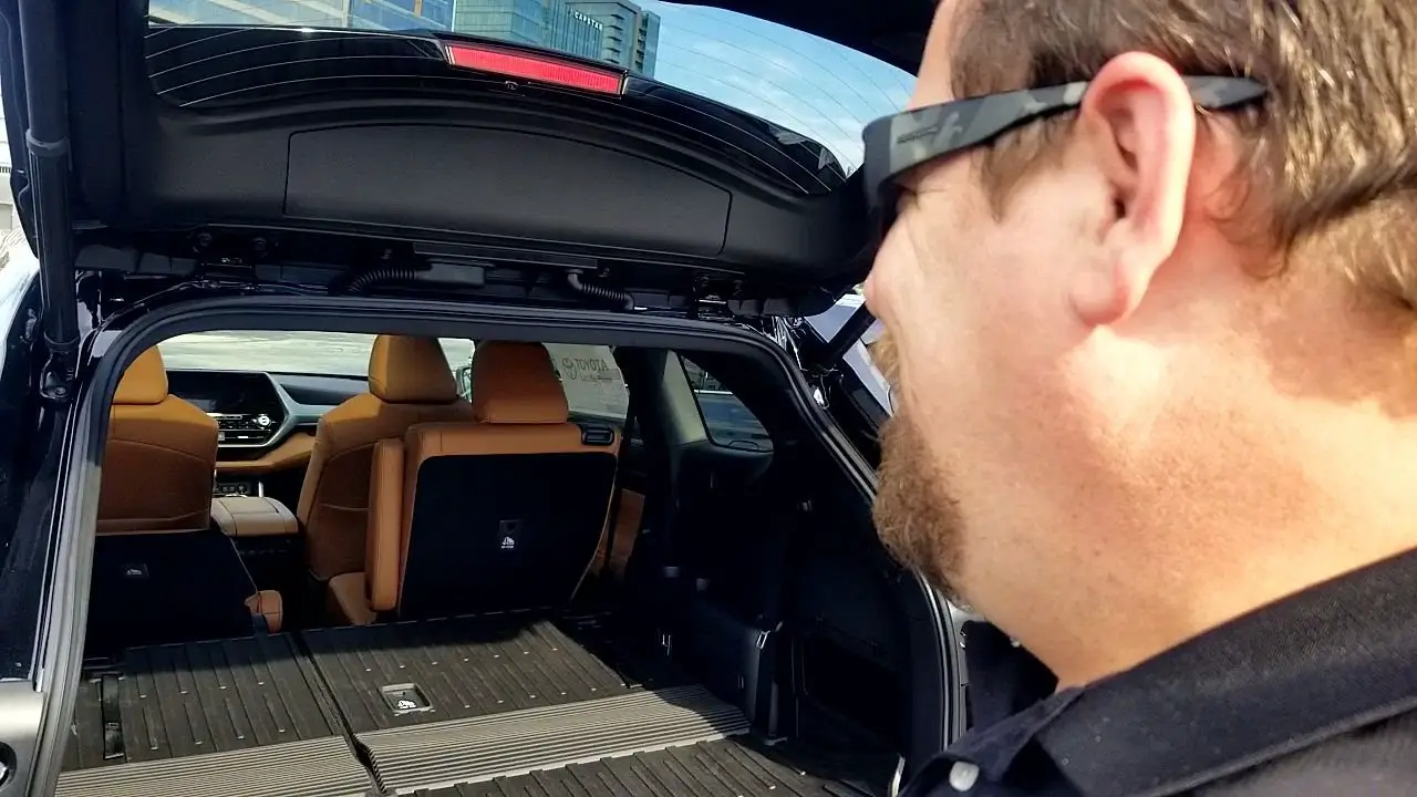 How to Put Back Seats down in Toyota Highlander 2022